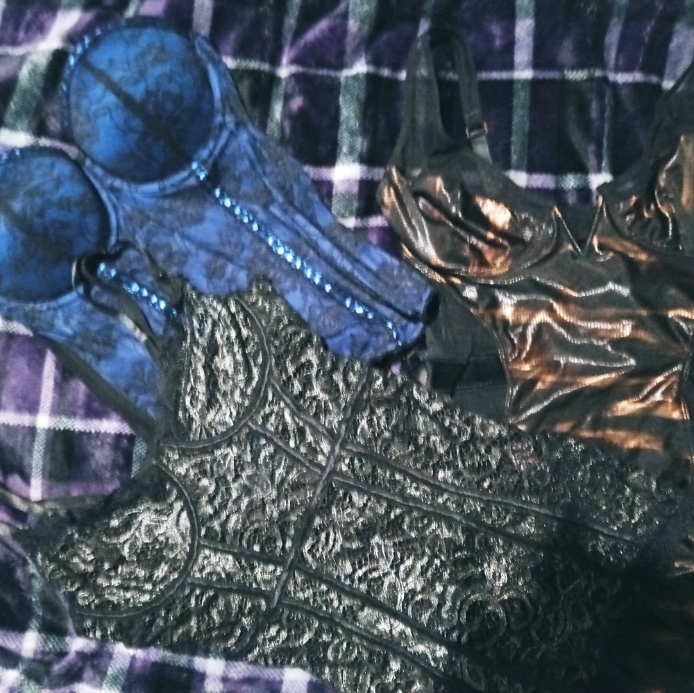 3 corsets